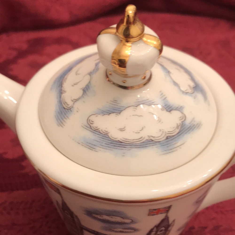 The Tower and Albert Bridges Single Teapot and Cup - Picture 6 of 12